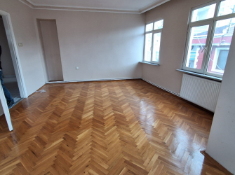 Güngören'de Tek Daireli 4,Kat Arsa Tapulu 2+1 Çift Balkonlu 90 m2 Boş