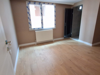 Bahçelievler Camlıkahve'de 3,Kat E. Banyolu 2+1 Köşe 85 m2 Balkonlu