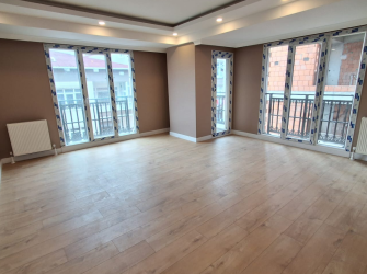 Bahçelievler Camlıkahve'de 3,Kat E. Banyolu 2+1 Köşe 85 m2 Balkonlu