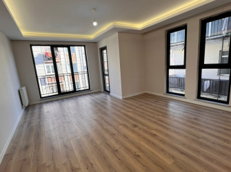 Güngören'de Tramvaya Yakın 2,Kat Sıfır 2+1 Asansörlü 85 m2 Ön Cephe