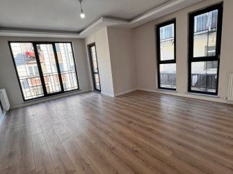 Güngören'de Tramvaya Yakın 2,Kat Sıfır 2+1 Asansörlü 85 m2 Ön Cephe