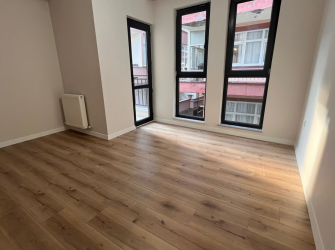 Güngören'de Tramvaya Yakın 2,Kat Sıfır 2+1 Asansörlü 85 m2 Ön Cephe