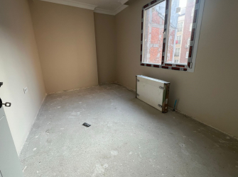 Bahçelievler'de Yıldıztepe Metroya Yakın 1, Kat E. Banyolu 3+1 Tek Daireli  122 m2 