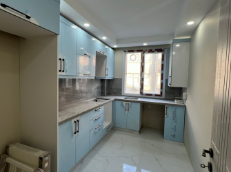 Bahçelievler'de Yıldıztepe Metroya Yakın 1, Kat E. Banyolu 3+1 Tek Daireli  122 m2 