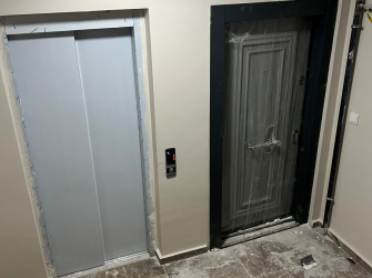 Bahçelievler'de Yıldıztepe Metroya Yakın 1, Kat E. Banyolu 3+1 Tek Daireli  122 m2 