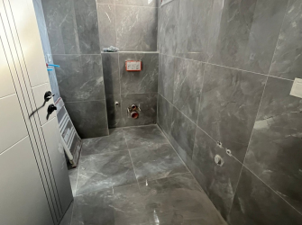 Bahçelievler'de Yıldıztepe Metroya Yakın 1, Kat E. Banyolu 3+1 Tek Daireli  122 m2 