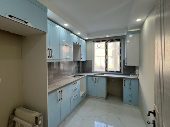 Bahçelievler'de Yıldıztepe Metroya Yakın 1, Kat E. Banyolu 3+1 Tek Daireli  122 m2 