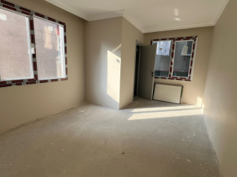 Bahçelievler'de Yıldıztepe Metroya Yakın 1, Kat E. Banyolu 3+1 Tek Daireli  122 m2 