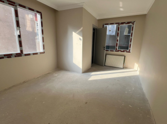 Bahçelievler'de Yıldıztepe Metroya Yakın 1, Kat E. Banyolu 3+1 Tek Daireli  122 m2 