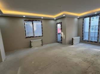 Bahçelievler'de Yıldıztepe Metroya Yakın 1, Kat E. Banyolu 3+1 Tek Daireli  122 m2 