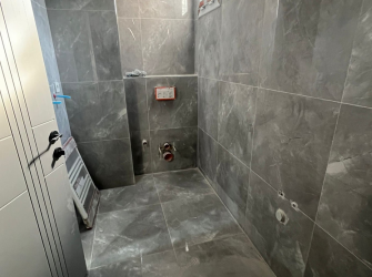 Bahçelievler'de Yıldıztepe Metroya Yakın 1, Kat E. Banyolu 3+1 Tek Daireli  122 m2 