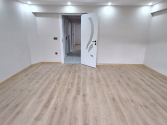 Bahçelievler Camlıkahve'de 3,Kat Ön Cephe 2+1 Sıfır Asansörlü 85 m2