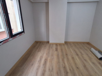 Bahçelievler Camlıkahve'de 3,Kat Ön Cephe 2+1 Sıfır Asansörlü 85 m2