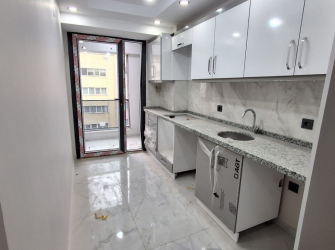 Bahçelievler Camlıkahve'de 3,Kat Ön Cephe 2+1 Sıfır Asansörlü 85 m2