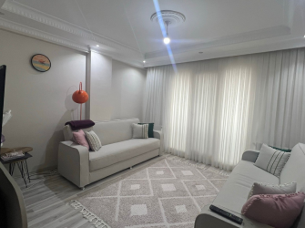 Güngören'de Tramvaya Yakın 1,Kat  10 Yıllık 2+1 Çift Cephe 70 m2 Balkonlu