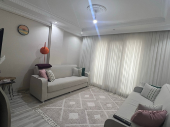 Güngören'de Tramvaya Yakın 1,Kat  10 Yıllık 2+1 Çift Cephe 70 m2 Balkonlu