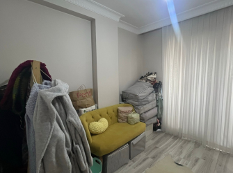 Güngören'de Tramvaya Yakın 1,Kat  10 Yıllık 2+1 Çift Cephe 70 m2 Balkonlu