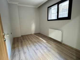 Güngören Haznedar'da 1+1 Açık Mutfaklı 50 m2 Bahçe Katı 