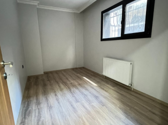 Güngören Haznedar'da 1+1 Açık Mutfaklı 50 m2 Bahçe Katı 