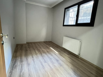 Güngören Haznedar'da 1+1 Açık Mutfaklı 50 m2 Bahçe Katı 