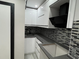 Güngören Haznedar'da 1+1 Açık Mutfaklı 50 m2 Bahçe Katı 