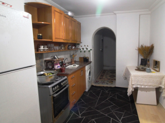 Bahçelievler Cumhuriyet'te 2+1 A.Mutfaklı Arsa Tapulu 70 m2 Bahçe Katı