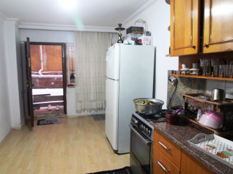 Bahçelievler Cumhuriyet'te 2+1 A.Mutfaklı Arsa Tapulu 70 m2 Bahçe Katı