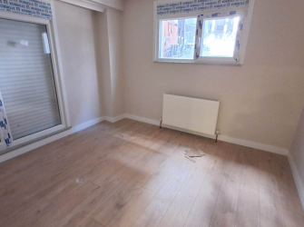 Bahçelievler Cumhuriyet Mh 2+1 Bahçeli 80 m2 Sıfır Bahçe Katı