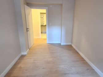 Bahçelievler Cumhuriyet Mh 2+1 Bahçeli 80 m2 Sıfır Bahçe Katı