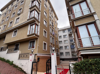 Bahçelievler'de Metroya Yakın 11 Yıllık Sitede 2+1 Satılık Daire