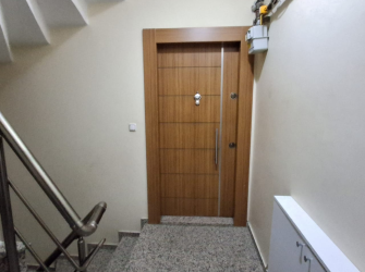 Güngören'de Tramvaya Yakın 2+1 Asansörlü 3,Kat  9 Yıllık Bina 