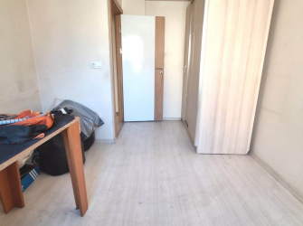 Güngören'de Tramvaya Yakın 2+1 Asansörlü 3,Kat  9 Yıllık Bina 