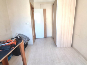 Güngören'de Tramvaya Yakın 2+1 Asansörlü 3,Kat  9 Yıllık Bina 