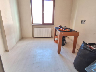 Güngören'de Tramvaya Yakın 2+1 Asansörlü 3,Kat  9 Yıllık Bina 