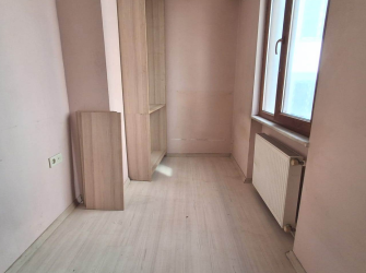 Güngören'de Tramvaya Yakın 2+1 Asansörlü 3,Kat  9 Yıllık Bina 