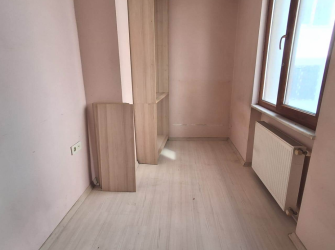 Güngören'de Tramvaya Yakın 2+1 Asansörlü 3,Kat  9 Yıllık Bina 