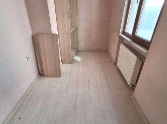 Güngören'de Tramvaya Yakın 2+1 Asansörlü 3,Kat  9 Yıllık Bina 