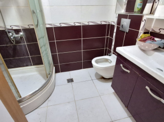 Güngören'de Tramvaya Yakın 2+1 Asansörlü 3,Kat  9 Yıllık Bina 