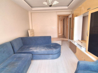 Güngören'de Tramvaya Yakın 2+1 Asansörlü 3,Kat  9 Yıllık Bina 