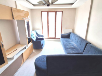 Güngören'de Tramvaya Yakın 2+1 Asansörlü 3,Kat  9 Yıllık Bina 