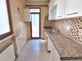 Güngören'de Tramvaya Yakın 2+1 Asansörlü 3,Kat  9 Yıllık Bina 