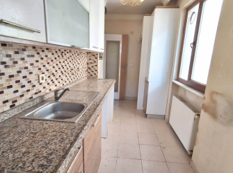 Güngören'de Tramvaya Yakın 2+1 Asansörlü 3,Kat  9 Yıllık Bina 