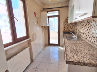 Güngören'de Tramvaya Yakın 2+1 Asansörlü 3,Kat  9 Yıllık Bina 