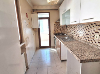 Güngören'de Tramvaya Yakın 2+1 Asansörlü 3,Kat  9 Yıllık Bina 