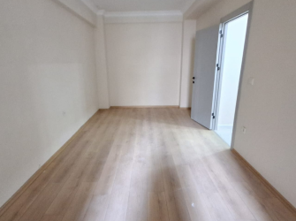 Güngören Merkez'de 1,Kat Cadde Üstü 2+1 Asansörlü 90 m2 Sıfır 