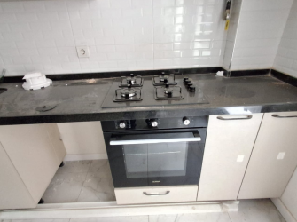 Güngören Merkez'de 1,Kat Cadde Üstü 2+1 Asansörlü 90 m2 Sıfır 