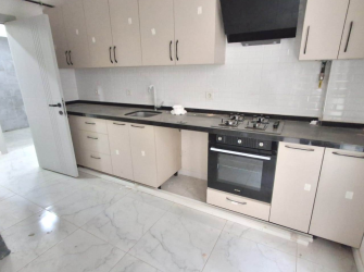 Güngören Merkez'de 1,Kat Cadde Üstü 2+1 Asansörlü 90 m2 Sıfır 