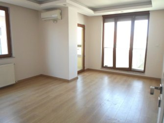 Güngören Akıncılar'da 5+1 İskanlı 2016 Yapımı 180 m2 Dubleks