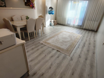 Güngören'de 1,Yıllık Tramvaya Yakın 100 m2 Asansörlü 2,Kat Balkonlu