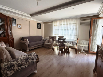 Bahçelievler Şirinevler'de 4,Kat Genç Bina 3+1 Asansörlü 120 m2 Boş Daire